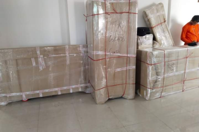 packers and movers working img